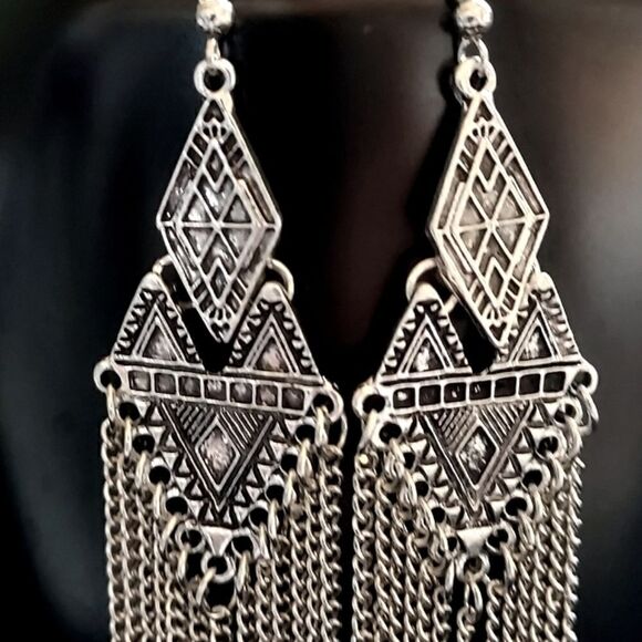SILVER BOHO AZTEC WESTERN DIAMOND SHAPED TASSEL DANGLE EARRINGS - Picture 6 of 6